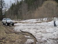 в мае на речке довольно толстый лед.jpg